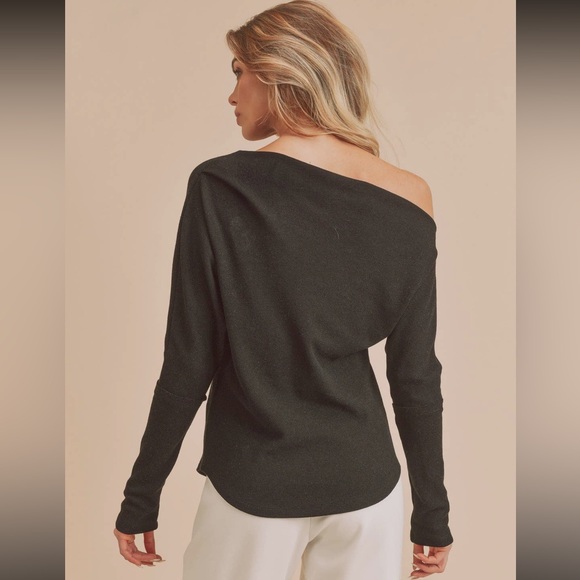 AEMI + CO OFF SHOULDER KNIT TOP 💖NEW IN STORES💖 - Picture 3 of 3